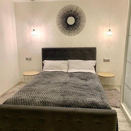 Uroczy Apartament Z Patio Szczecin Exterior foto