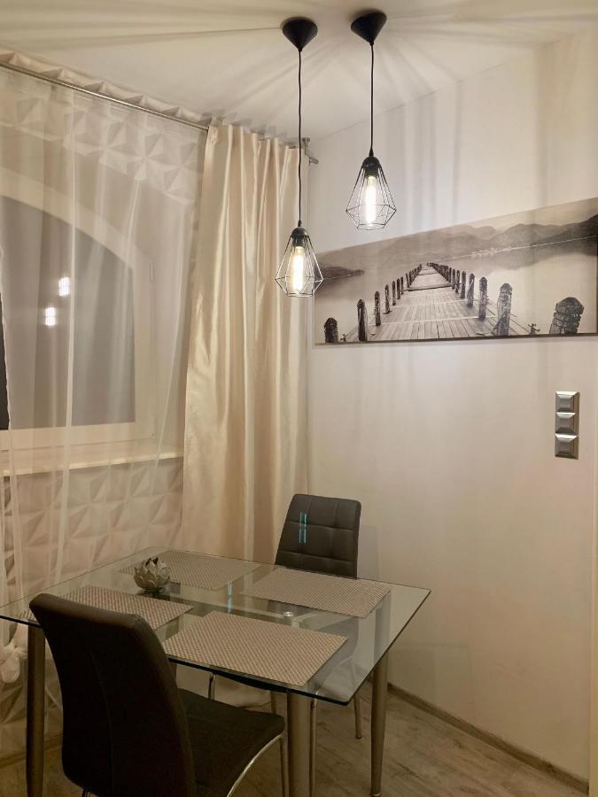 Uroczy Apartament Z Patio Szczecin Exterior foto