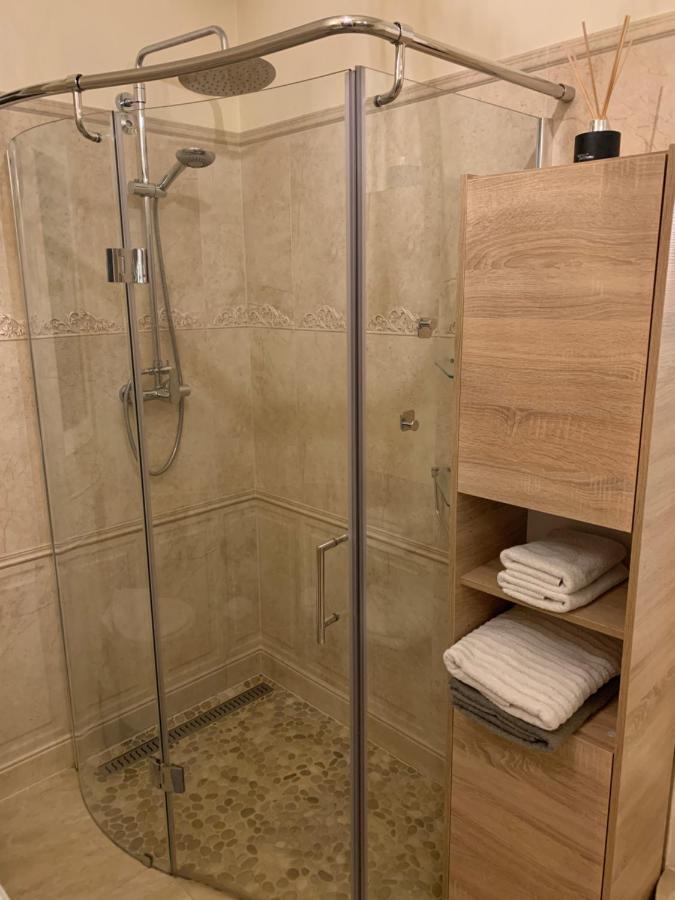 Uroczy Apartament Z Patio Szczecin Exterior foto